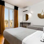 Near Parikia - 4br With Pool & View - Mirabilia *