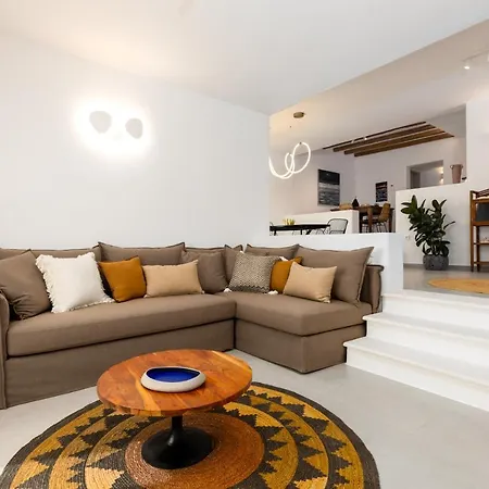 Villa Near Parikia - 4br With Pool & View - Mirabilia