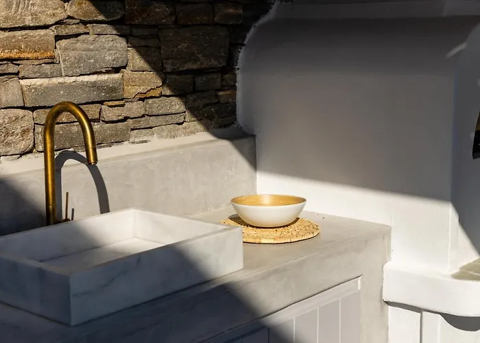 Near Parikia - 4br With Pool & View - Mirabilia Villa