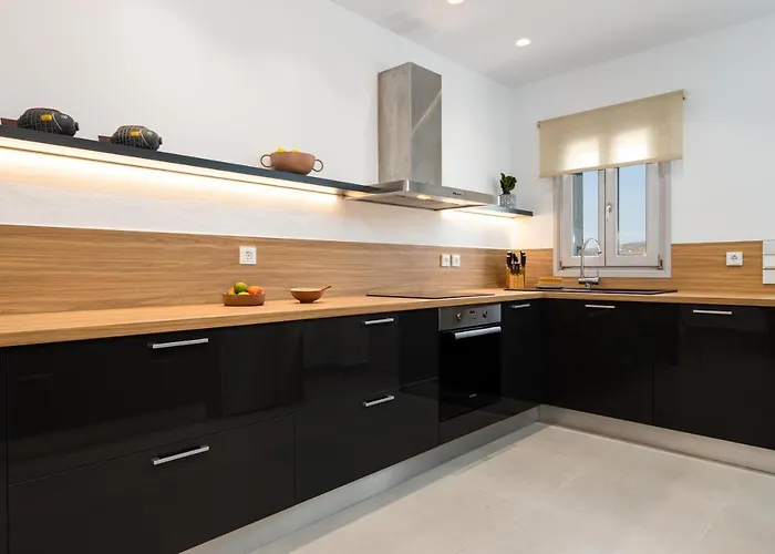 Near Parikia - 4br With Pool & View - Mirabilia Villa *