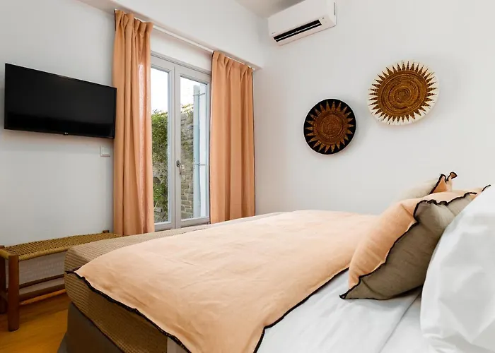 Villa Near Parikia - 4br With Pool & View - Mirabilia *