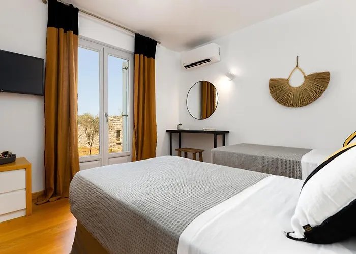 Near Parikia - 4br With Pool & View - Mirabilia *